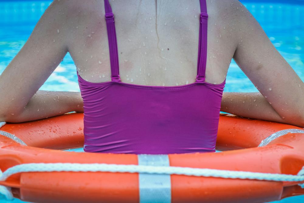 Swimmer staying safe during extreme hot weather